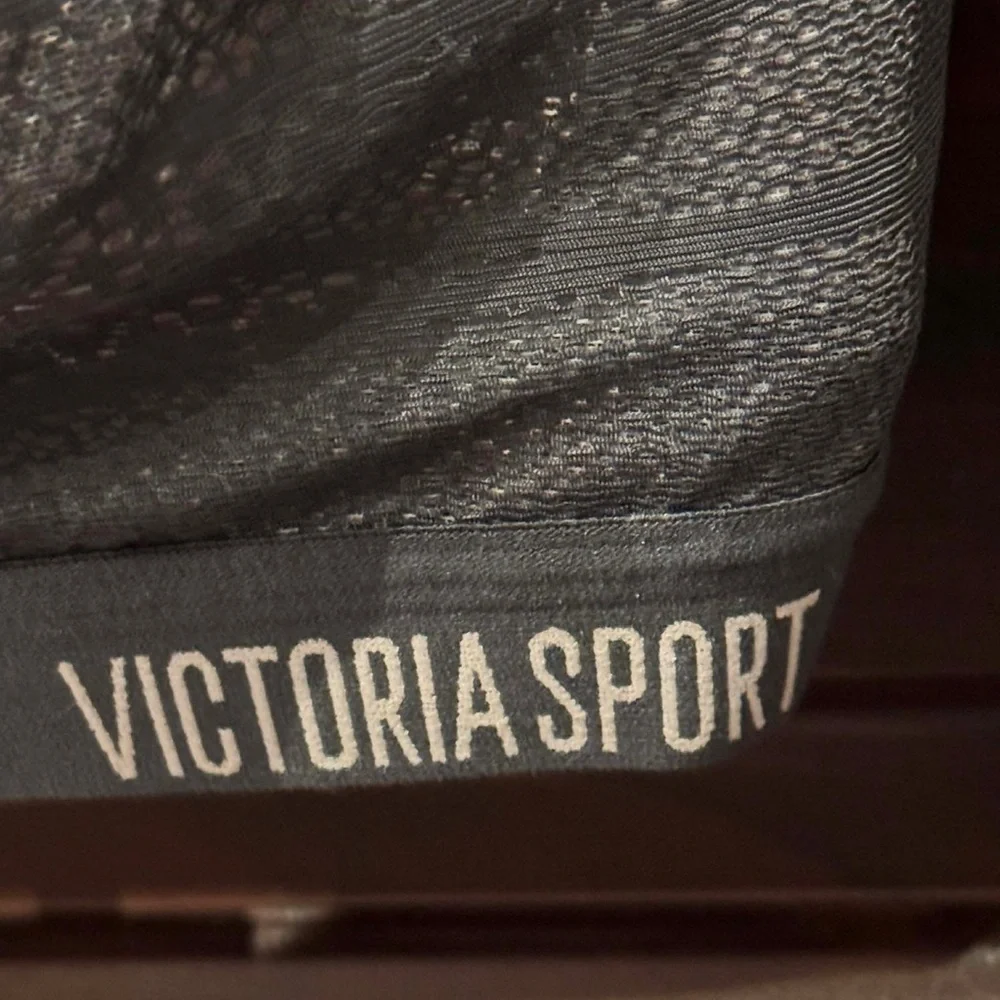 Victoria's Secret Gray Sports Bra front zip 34DD with padding - Picture 4 of 7